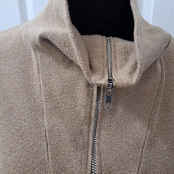 Abercrombie & Fitch Soft AF Collection Men's Beige Sweater  Size XS - Picture 3 of 10